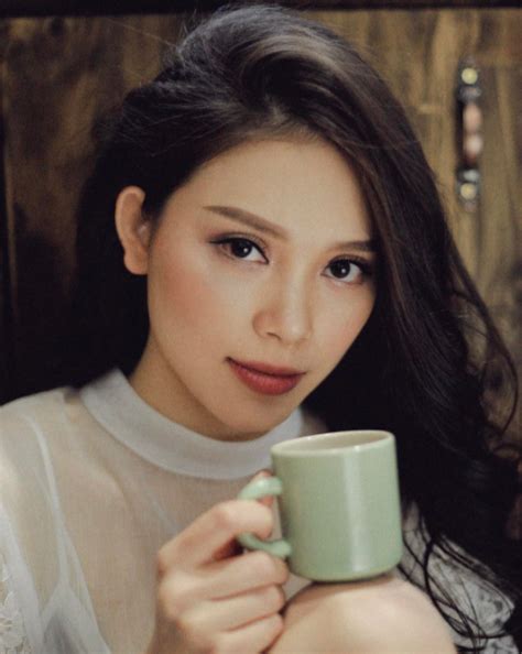 Hot girl Linh Rin tham gia The Look Online thu hút nhiều sự chú ý