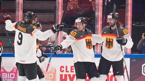 eishockey wm deb team feiert gegen frankreich viertelfinaleinzug