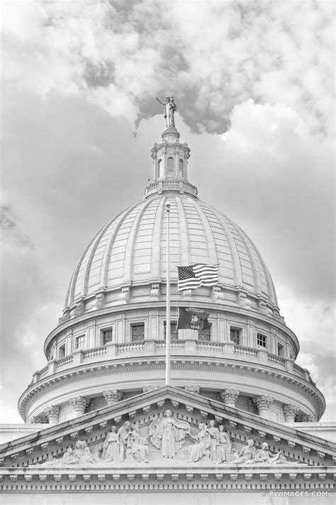 Framed Photo Print Of Wisconsin State Capitol Building Dome And Golden