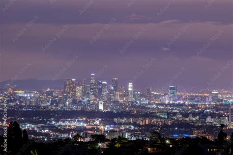 Twilight view of Los Angeles downtown skyline from Getty View Park ...