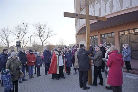 Droga krzyżowa w Dolinie Śmierci Parafia MBKM