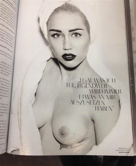 Miley Cyrus posa novamente seios à mostra para revista