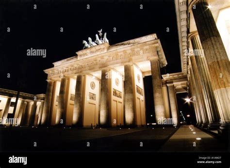 Brandenburg gate at night in Berlin Stock Photo - Alamy