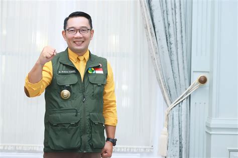 Survei Poltracking Masyarakat Pilih Ridwan Kamil Dan Ganjar Pranowo