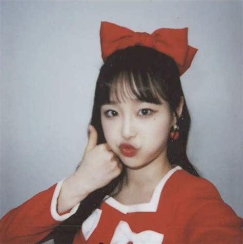 Chuu Loona Me As A Girlfriend Olivia Hye Pose Reference Photo Cute