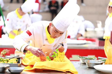 初中生毕业学厨师好不好？长沙新东方烹饪学校