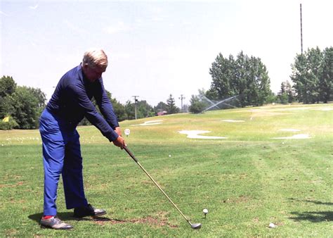 Pro coaches explain the Moe Norman golf swing slow motion 8