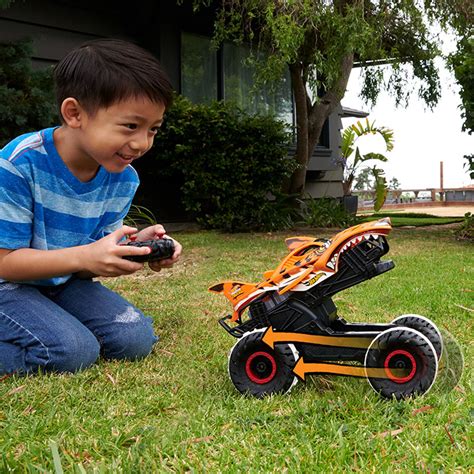 Hot Wheels R C Tiger Shark