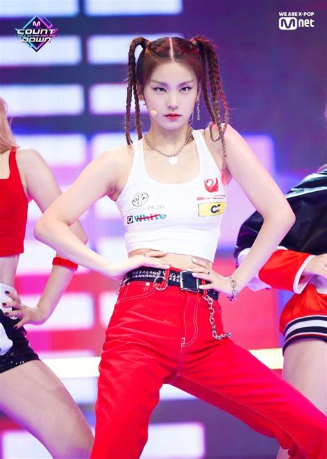 Pin By Lulamulala On Itzy Yeji Kpop Outfits Itzy Stage Outfits