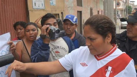 Obreros Protestan En Casa De Alcaldesa De Tumbes PERU CORREO