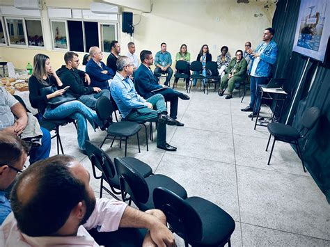 Prefeitura de Pinheiral reúne empresários em evento Ajustando