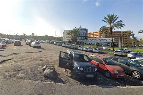 Parking at Siam Park - Water Park Guide