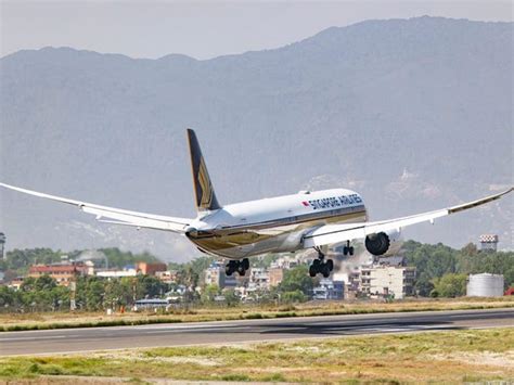 See Inside a Boeing 787 Dreamliner Flight Simulator Where Pilots Train ...