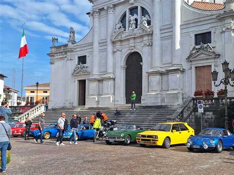 Successo Di Ruote Nella Storia L Evento Di Auto D Epoca A Udine