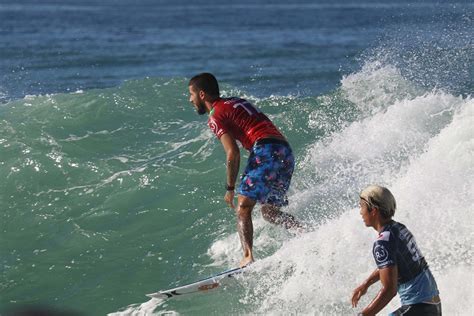 Filipe Toledo supera sul africano e é bi da etapa do Rio do Circuito