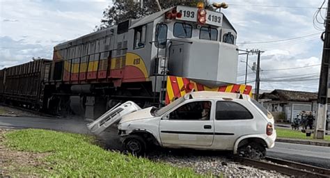 Veja O Momento Em Que Trem Atinge Carro Durante Simulado Em Crici Ma