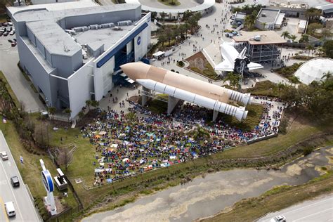 Photos: Shuttle Discovery Sets Sail on Final Voyage: Page 3 | Space