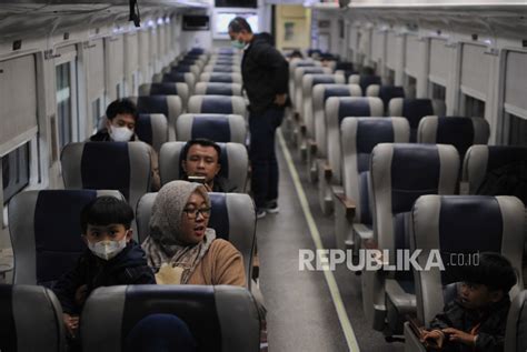 Kereta Api Jarak Jauh Hari Ini Berhenti Di Jatinegara Republika Online