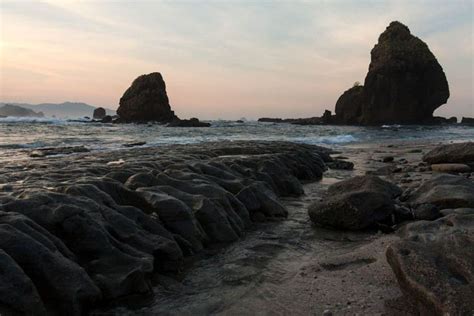 Pesona Pantai Papuma Objek Wisata Alam Indah Di Jember