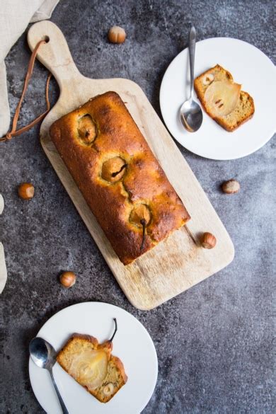 Cake aux poires entières et noisettes