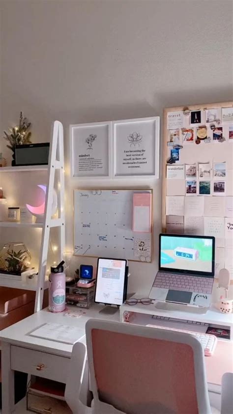 Minimalist Desk Tour