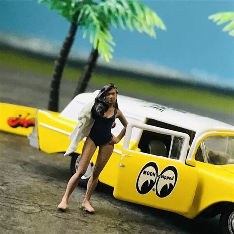 BEACH GIRLS With 1957 CHEVROLET SEDAN DELIVERY Ts R32 Museum MUUSEO