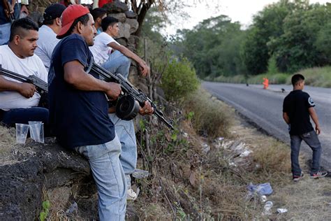 Vigilante groups seize control of towns in western Mexico - CSMonitor.com