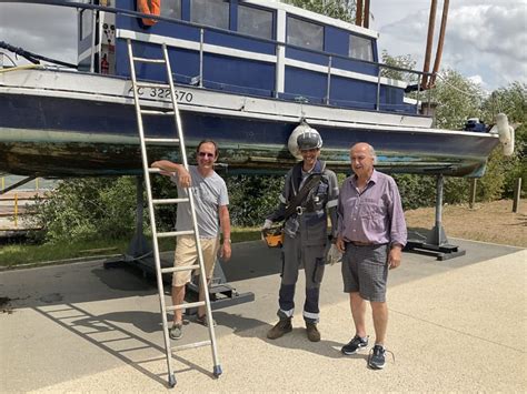 Lady Volant Vers Ses Travaux Le Bateau Atelier De Vernon