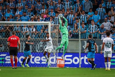 Grêmio define detalhes da renovação de Caíque e pode buscar mais um