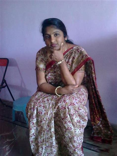 Aunty Looks Hot In Sareee ANDHRA SEXY AUNTIES