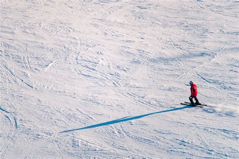 Skiing in Alps | Free Stock Image - Barnimages