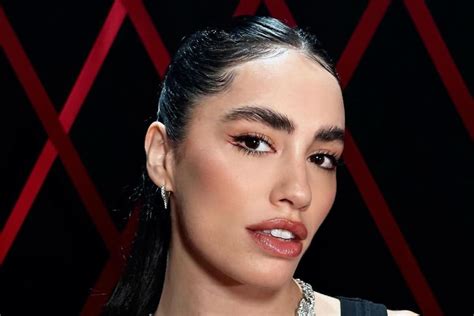 la marcha universitaria cerro  el tema de lali  tiene criticas