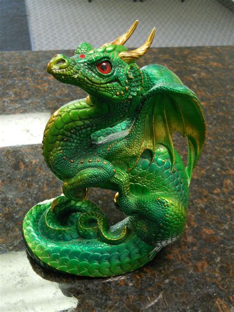 Зеленый деревянный дракон какие цвета любит 2024