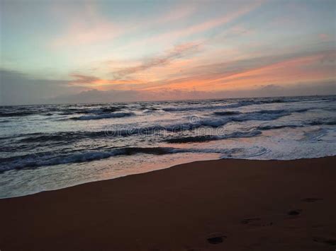 Vue Sur La Plage En Soirée Montagne Srilanka Photo stock Image du