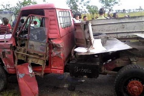 Tres Muertos Y Cuatro Heridos Al Chocar Dos Camionetas En El Centro De Cuba