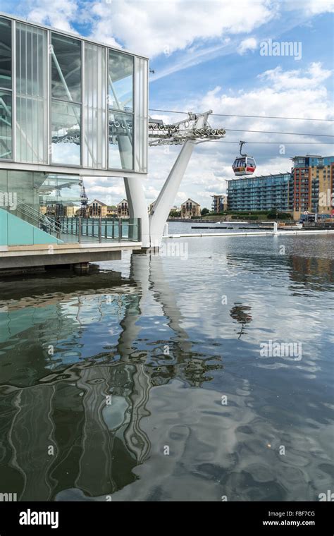 View Of The London Cable Car Over The River Thames Stock Photo Alamy