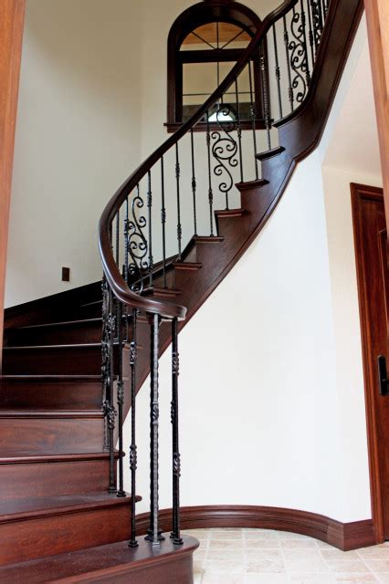 Circular Stair W Iron Balusters Wood Rail Klassisch Modern