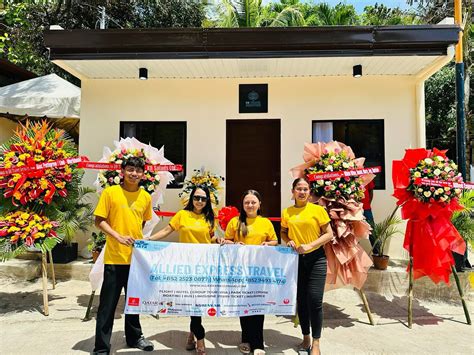 Travel agents explain the services of T&M Travel 21