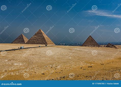 Great Pyramid Of Cheops And Sphinx Stock Image Image Of Chephren