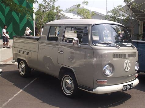 Classic VW Kombi Bus: Embrace the Retro Charm