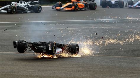 Wunder In Der Formel Zhou Nach Horror Salto Unverletzt