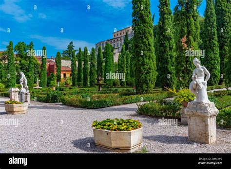 Verona Italy August Giardino Giusti Garden In Italian Town