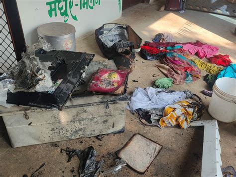 Household Goods Worth Lakhs Of Rupees Were Burnt To Ashes The Fire Was Controlled With The Help