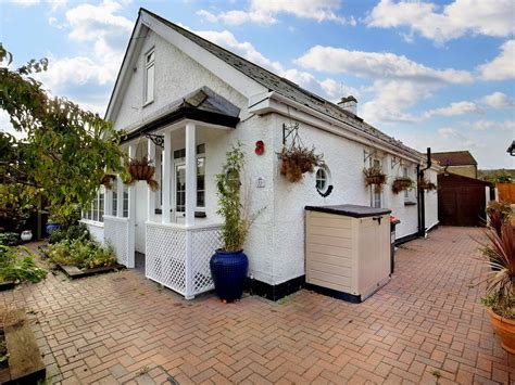 Bed Detached Bungalow For Sale In Grand Drive Herne Bay Ct