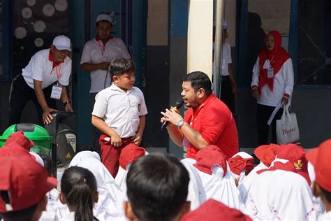 Erha Ultimate Volunteer Dukung Pendidikan Anak Pemulung Di Bantar Gebang