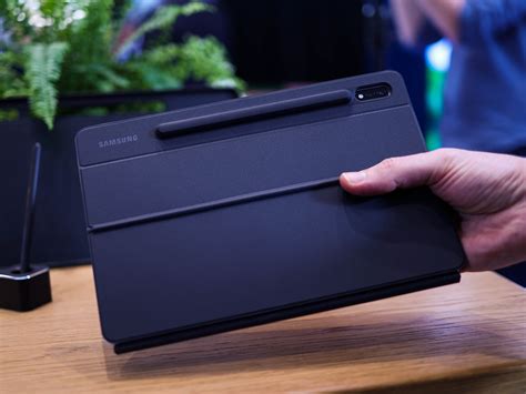 Samsung Galaxy Tab S8 and Tab S8 Plus hands-on review: big and bigger ...