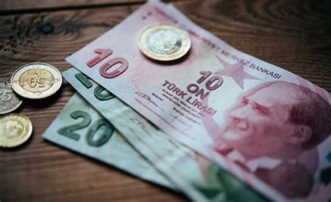 Турската лира отново тръгна надолу