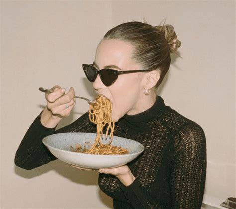 Bobbi Althoff Net Worth: TikToker who interviewed Drake in bed - Pop Creep