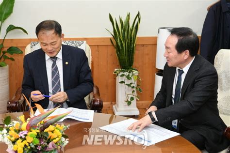 한왕기 평창군수 산촌거점권역 육성사업 건의를 위한 산림청 방문 뉴스로