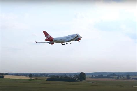 World's Biggest RC Plane Takes to the Skies - alt_driver